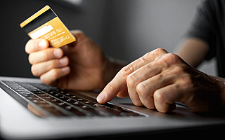 68-latek myślał, że inwestuje w spółki Skarbu Państwa. Padł ofiarą oszustwa 68-latek myślał, że inwestuje w spółki Skarbu Państwa. Padł ofiarą oszustwa